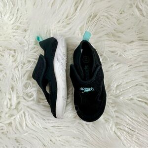 Speedo Toddler Black and Teal Water Shoes Size 7-8